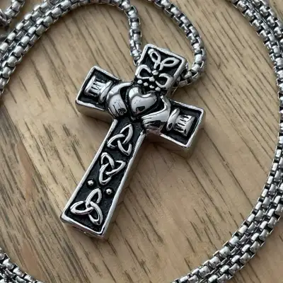 Aprox. Pendant size: 40mm x 25mm Aprox. Chain length: 60cm (23.6”) High quality stainless steel that...