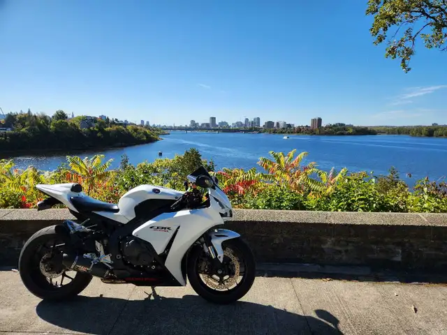 2014 CBR 1000RR in Sport Bikes in Ottawa - Image 5
