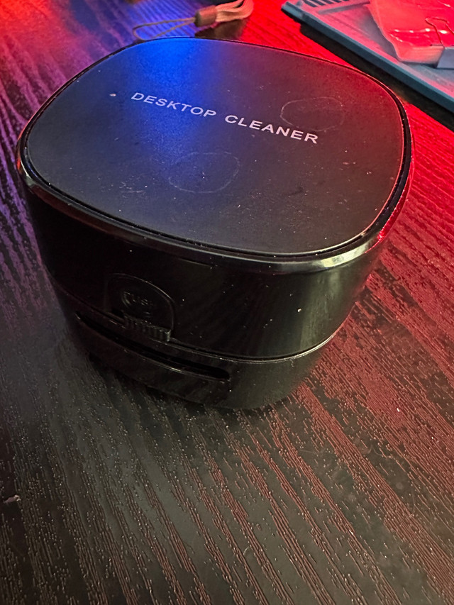 Battery Operated Desktop Cleaner in Other in Edmonton - Image 2