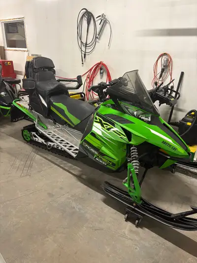 Arctic cat 137 track ES and reverse.Two up set removable and saddle bags.Clutches cleaned and inspec...