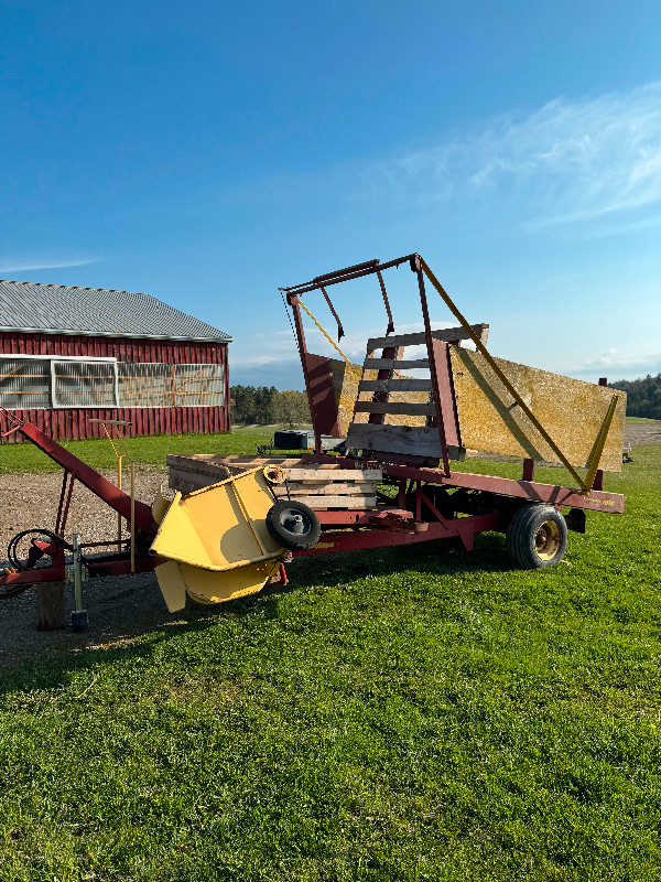 New Holland Stackliner 1010 in Farming Equipment in Mississauga / Peel Region