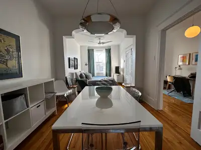 Magnifique 4 1/2 entièrement meublé, extrêmement lumineux.
