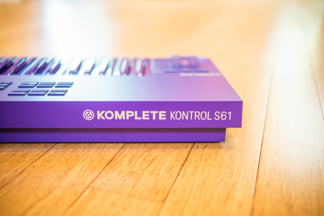 Komplete Kontrol S61 Mk2 Ultraviolet 25th Anniversary Edition  in Pianos & Keyboards in Hamilton - Image 2