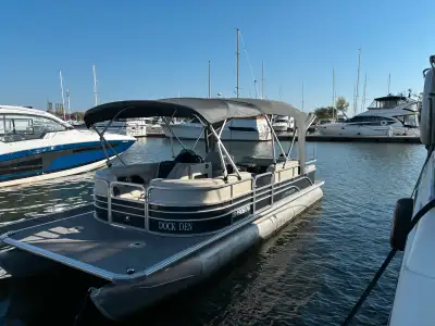 2016 Legend Boats Model Enjoy 8524. 24 foot pontoon boat in excellent condition. 40 hp Mercury 4 str...