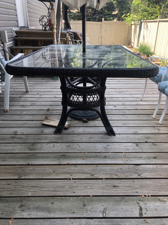 All weather outdoor wicker dining table with glass top in Patio & Garden Furniture in Calgary - Image 3
