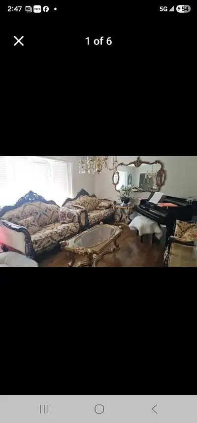 Luxury Antique Style Living Room Set – $2,800 Beautiful Antique-Style Living Room Set in Good Condit...