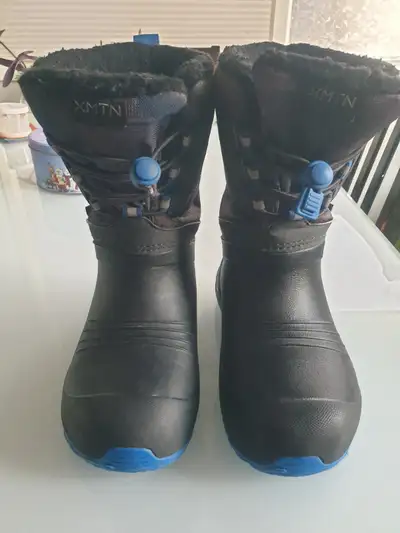 Big kids winter boots- boys or girls - size 3 - warm and light!, View more