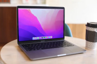 2022 MacBook Pro 13" 8GB RAM 256GB Storage 100% battery