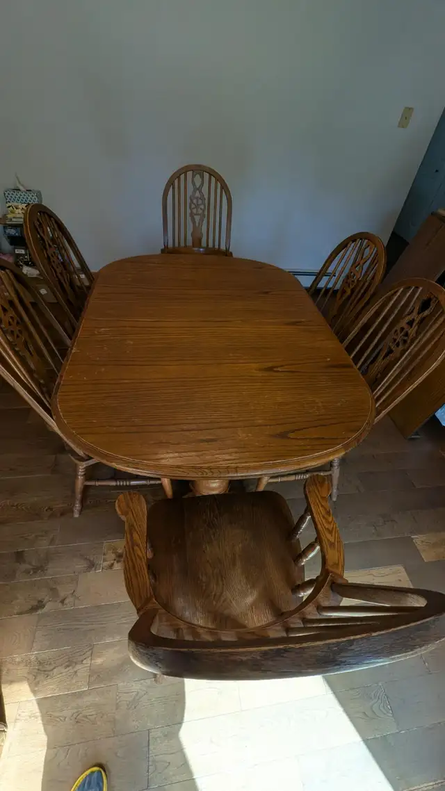 Solid Hardwood Dining Table Set with 6 Chairs + 2 Leaves in Dining Tables & Sets in Bedford - Image 3