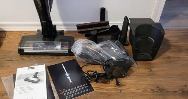 Miele Triflex HX1 Vacuum in Vacuums in Saskatoon - Image 6