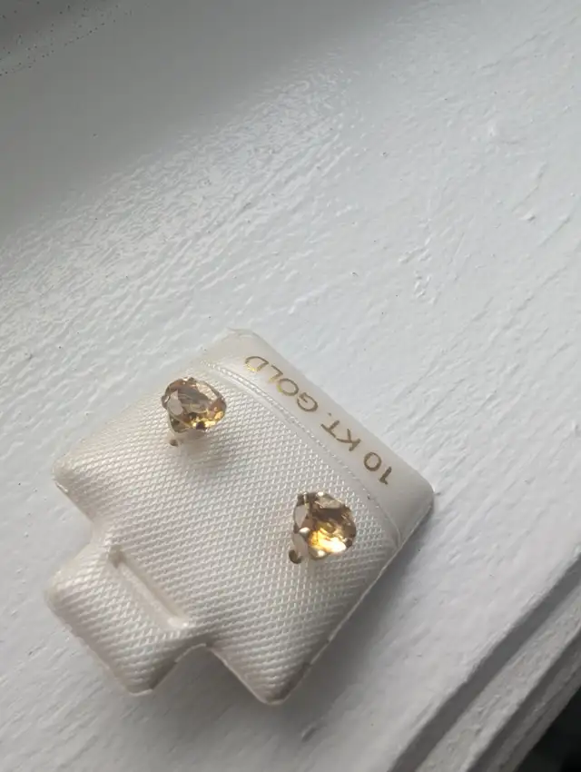 New 10K Yellow Gold Citrine Earrings For Sale in Jewellery & Watches in London - Image 6
