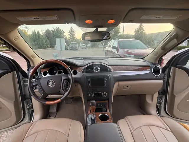 2012 Buick Enclave CLX2 in immaculate condition.569252868932259844