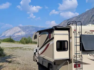 2018 Four Winds 22b avec extension Mis en service en 2019 Prix demandé 88,500 $ Très bas kilométrage...