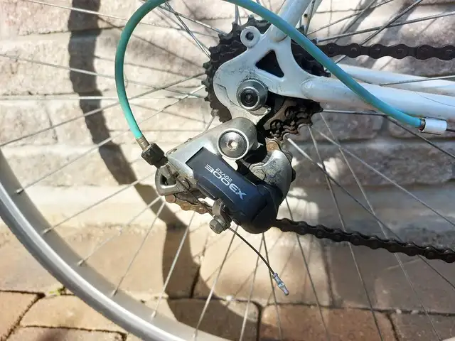 Bianchi Premio Road White 14 speed Bike in Road in Barrie - Image 9