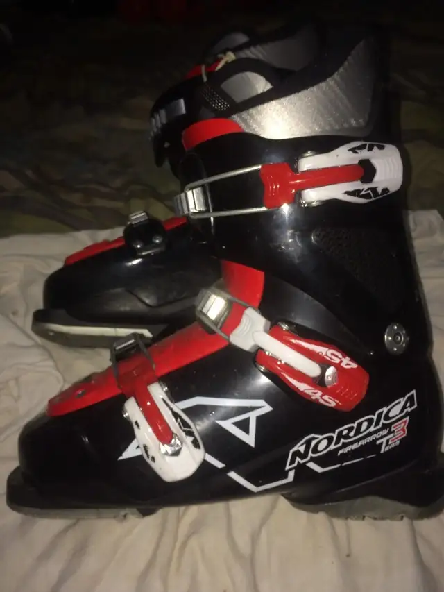 Over 15 pair: downhill ski boots in Ski in Kingston - Image 5