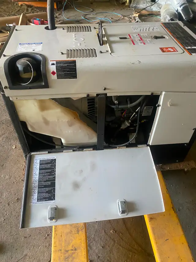 USED LIKE NEW HOBART GAS WELDER/GENERATOR in Other in Edmonton - Image 4