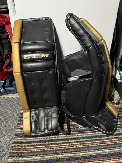 CCM Retro Flex Pro Pads and Glove. Not sure exact size of pads as they are custom. They are the same...