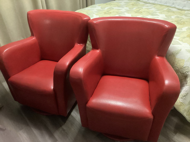 Fauteuils en cuir rouge dans Chaises, Fauteuils inclinables  à Longueuil/Rive Sud