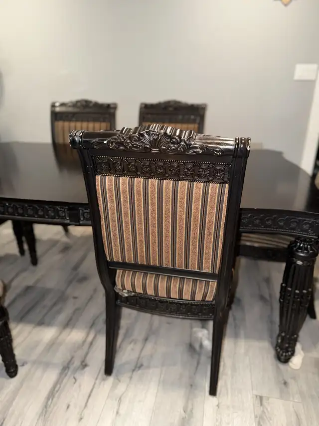 Solid wood Dining Table with 8 chairs in Dining Tables & Sets in Victoria - Image 8