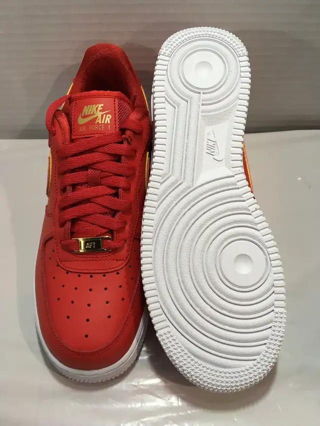 Women's Nike Air Force 1 '07 University Red Gold Size 7.562863268499586122