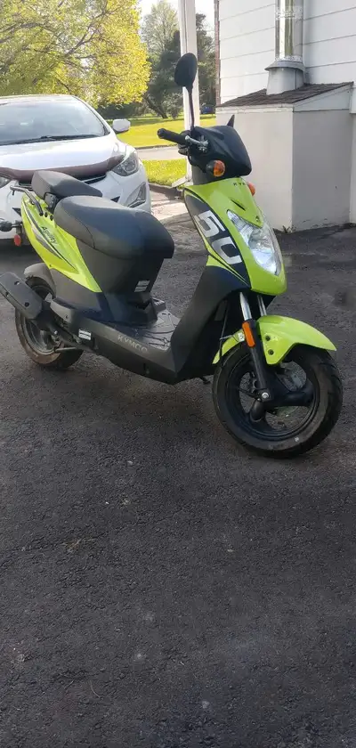 Voici un scooter Kymco Agility 50cc 2022 vert et noir. Il est en bon état et a été bien entretenu. A...
