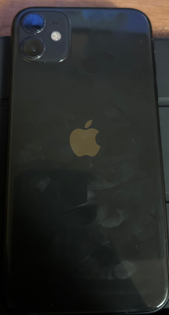 iPhone 11 (128GB) midnight (Unlocked) in Cell Phones in London - Image 2