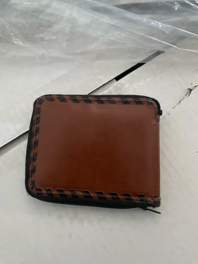 Wallet case  in Bags & Luggage in Mississauga / Peel Region - Image 3