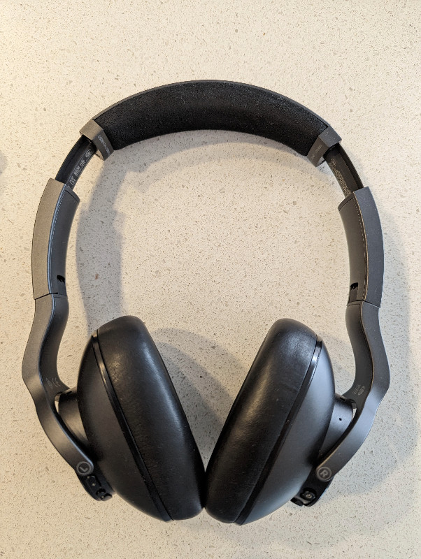 AKG N700NC M2 Wireless Headphones - Like New dans Écouteurs  à Ville de Montréal - Image 2