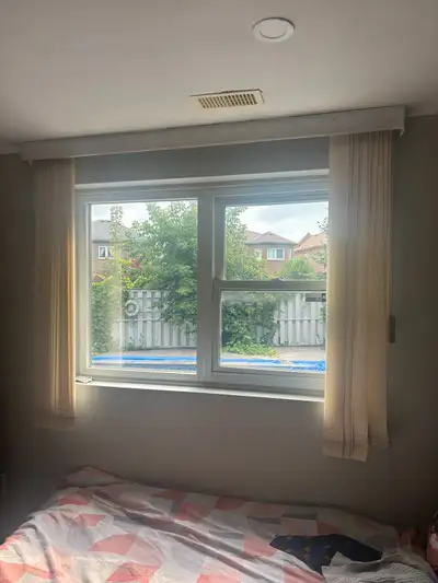 Bright main level furnished room in a sought after neighborhood. Pharmacy & Huntingwood Scarborough....