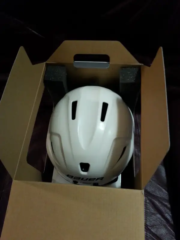 Used Ice Skates and Hockey Equipment in Hockey in City of Toronto - Image 6