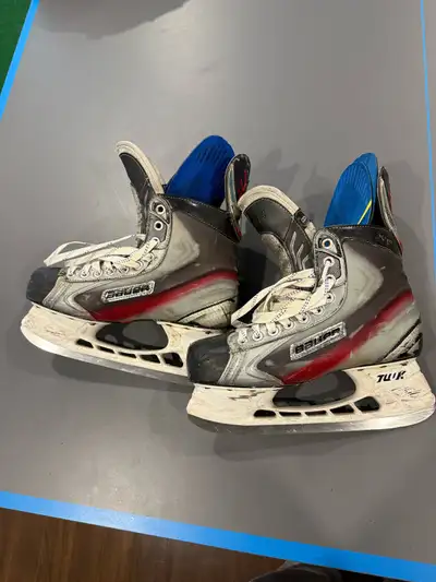 Bauer Vapor 7.0 hockey skates size 8, View more