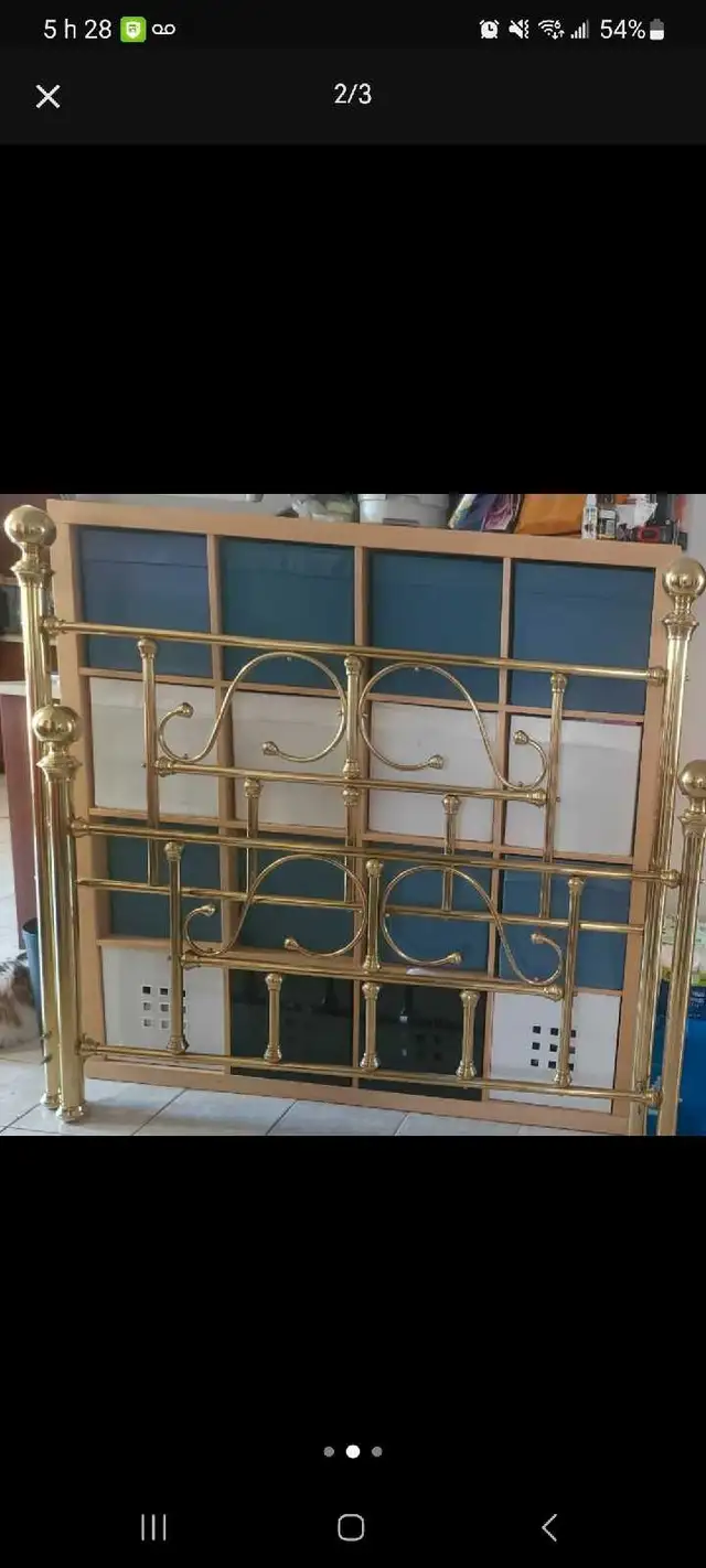 Base de lit Queen Tete et pied de lit en laiton in Beds & Mattresses in City of Montréal - Image 5