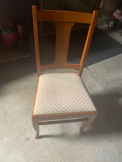 For sale old wooden desk chair been around for years solid chair great shape 10.00,tillsonburg Court...