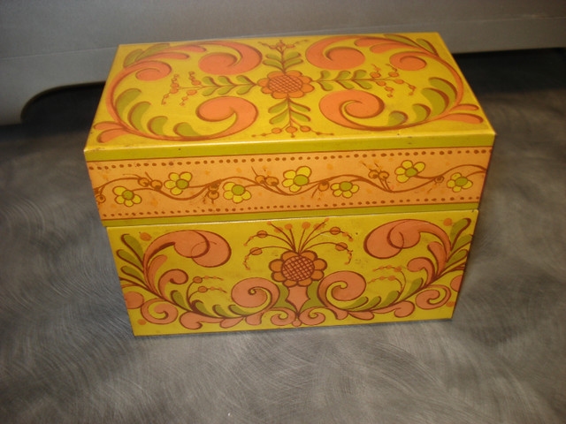 vintage metal recipe box in Arts & Collectibles in Charlottetown