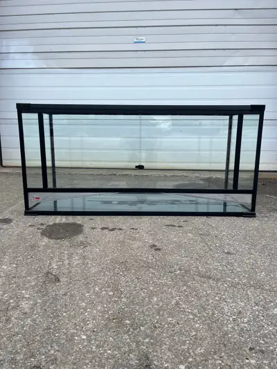 55x22x26 Atasuki terrarium for sale. Includes 3 exo terra heat lamps (small medium large). Latch for...