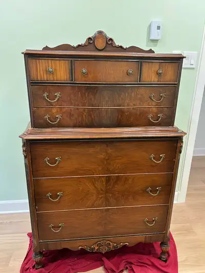 Commode ancienne en bois sculptée, View more