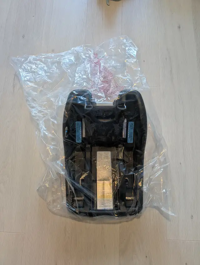 Graco SnugRide 35 Lite LX Infant Car Seat With Base in Strollers, Carriers & Car Seats in Oakville / Halton Region - Image 4