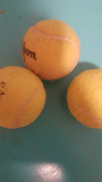 3 tennis Balls