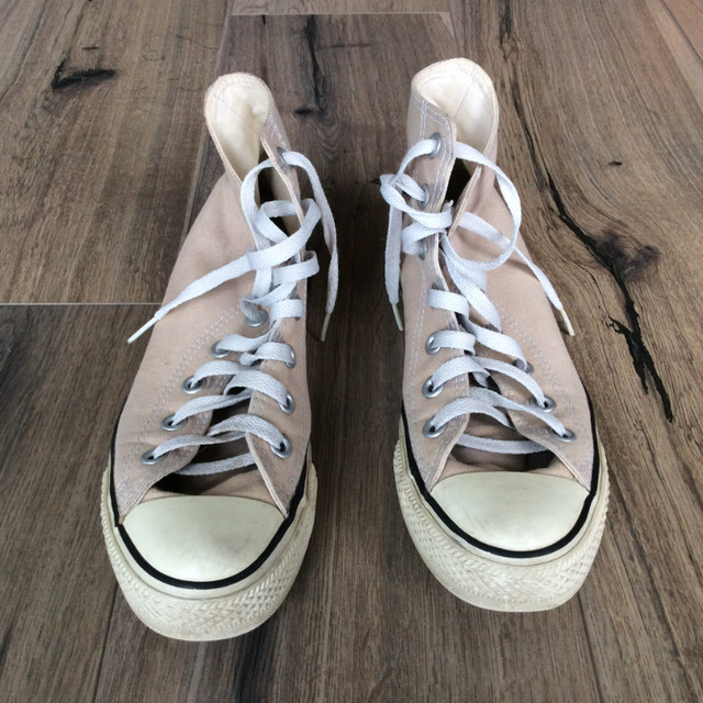 Converse Chuck Taylor All Stars High Top 5/7 Used OFF WHITE in Women's - Shoes in City of Toronto