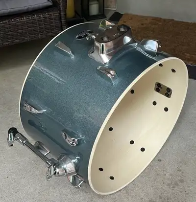 Bass Drum Pearl Roadshow , View more