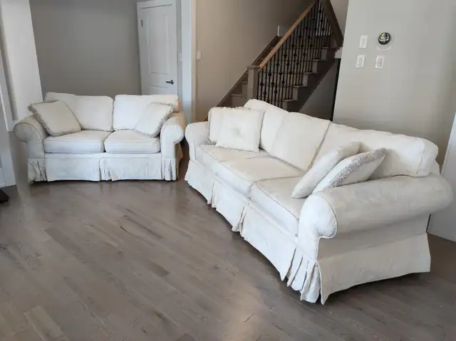 Classic White Sofa Set w/Throw Pillows