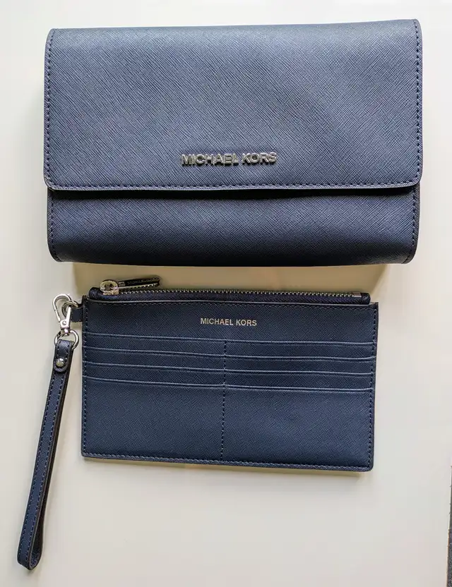 Michael Kors Crossbody Bag (Navy Blue) in Women's - Bags & Wallets in City of Toronto - Image 3