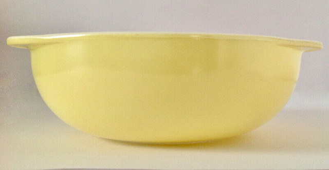 Vintage. Collection. Plat PYREX #024 jaune pâle dans Art et objets de collection  à Lévis - Image 3