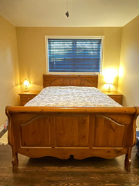 Pine Queen bedroom set