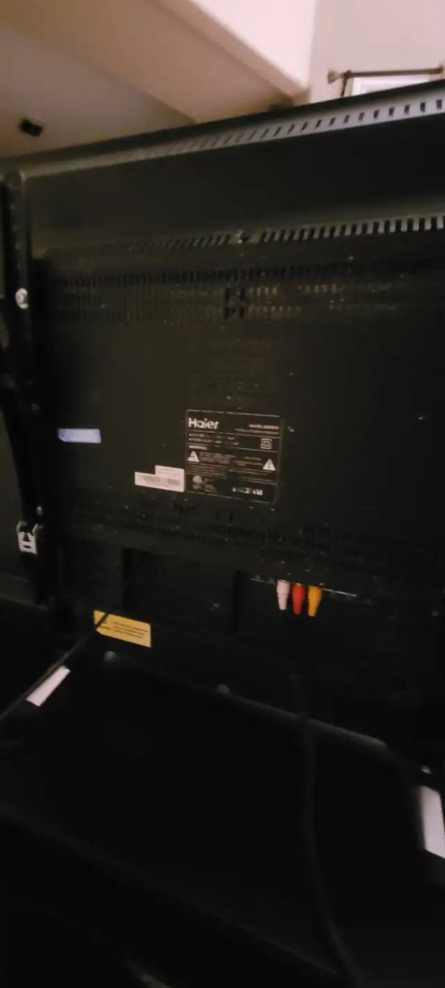 40" Haier Color TV with HDMI ports and remote control in TVs in Ottawa - Image 5
