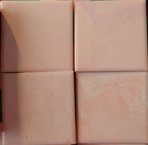 Tuiles roses en plastique (caisse pleine) dans Décoration intérieure et accessoires  à Longueuil/Rive Sud