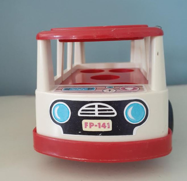 Vintage 1969 Fisher Price Little People Mini Bus with 2 people in Toys & Games in Markham / York Region - Image 3