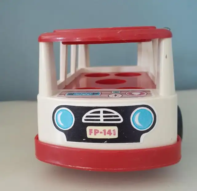 Vintage 1969 Fisher Price Little People Mini Bus with 2 people in Toys & Games in Markham / York Region - Image 4