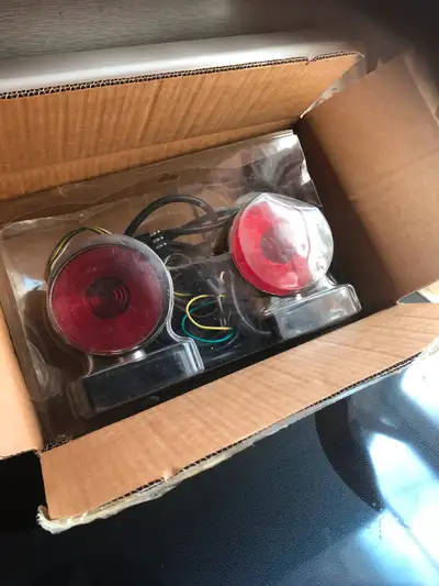 Only used once heavy duty trailer light kit with common 4 flat plug as new condition wiring is wrapp...