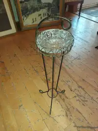 Beautiful vintage crystal pinwheel ashtray in a portable  metal
